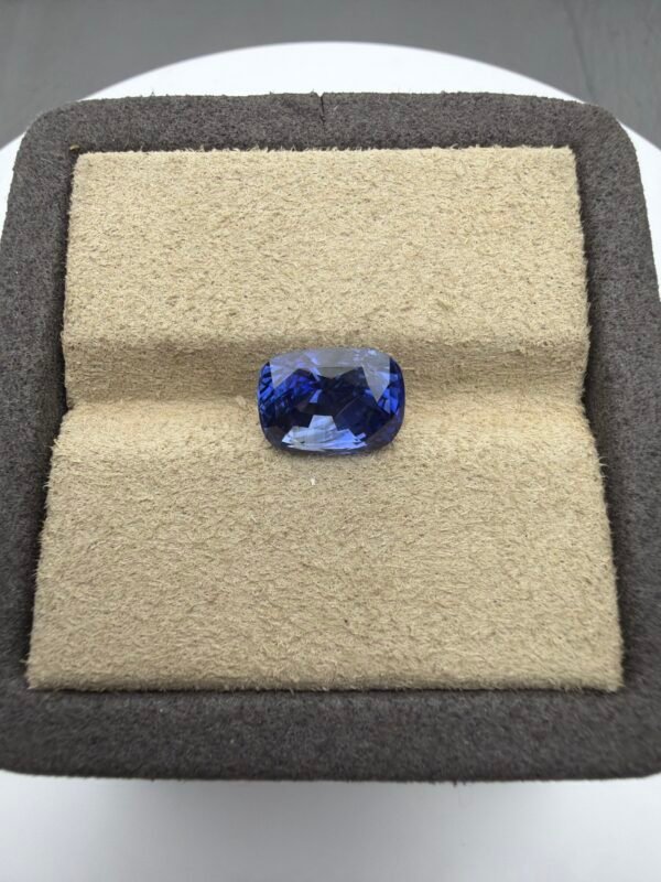 4.55ct Natural Blue Sapphire (H)