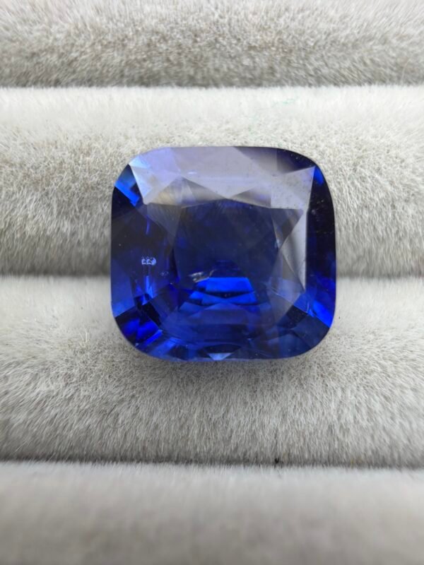 3.50ct Natural Blue Sapphire (H)