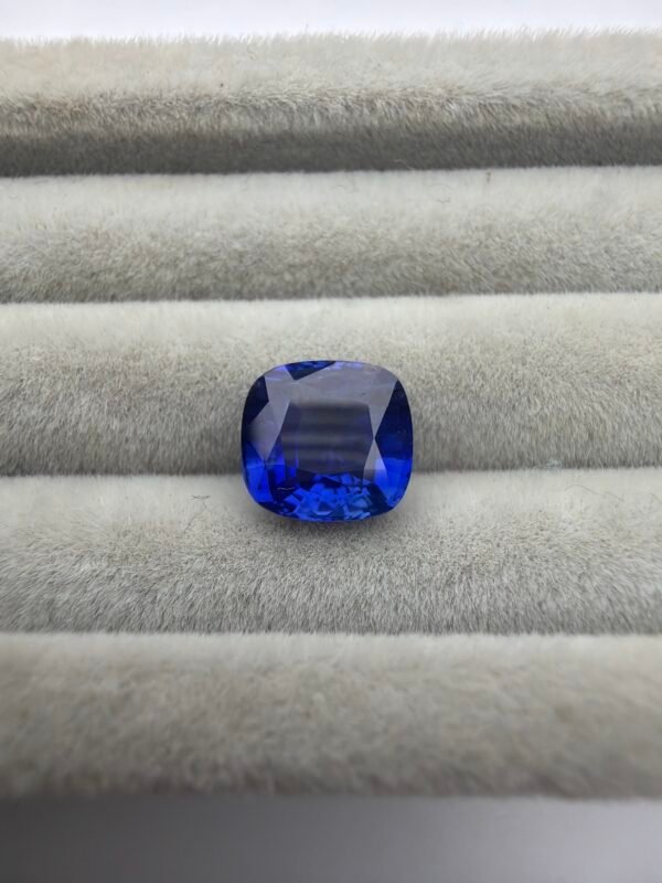 2.10ct Natural Blue Sapphire (N)