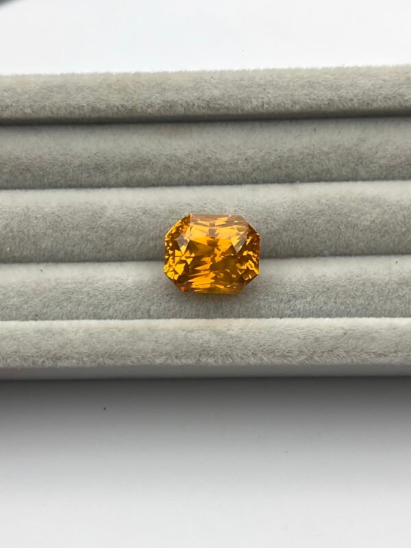 7.90ct Natural Yellow Sapphire (H)